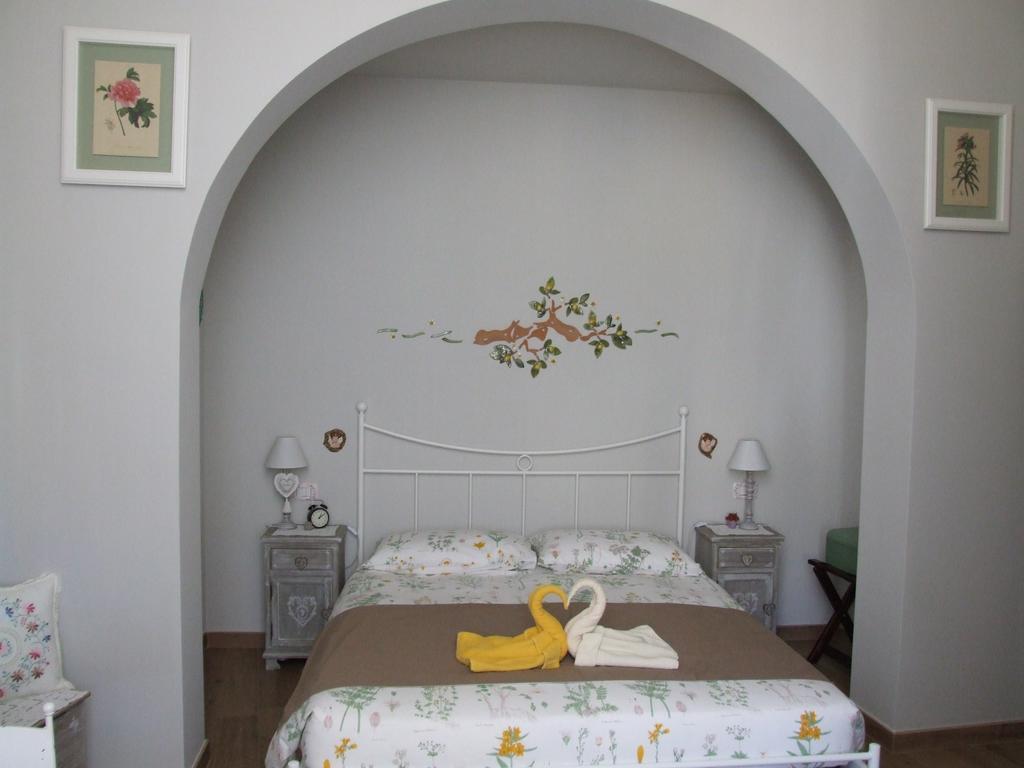 La Casa Di Alessio Bed & Breakfast Лече Стая снимка
