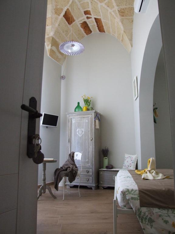 La Casa Di Alessio Bed & Breakfast Лече Стая снимка