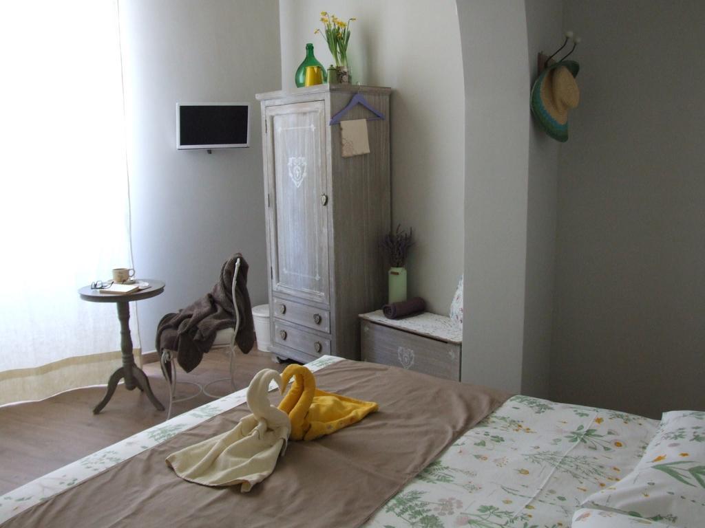 La Casa Di Alessio Bed & Breakfast Лече Стая снимка