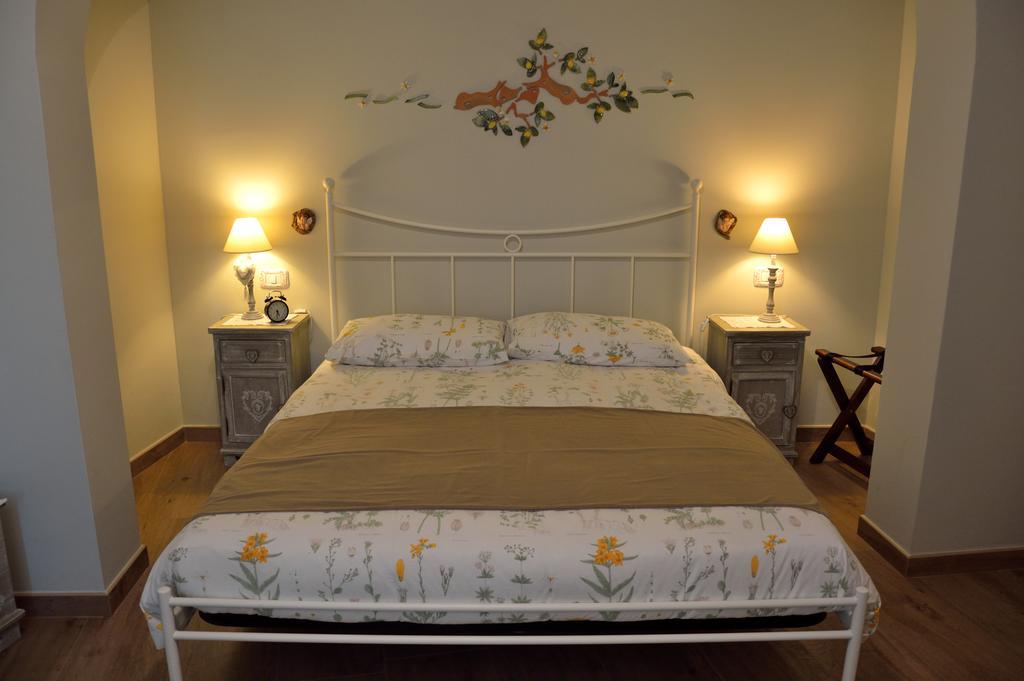 La Casa Di Alessio Bed & Breakfast Лече Екстериор снимка