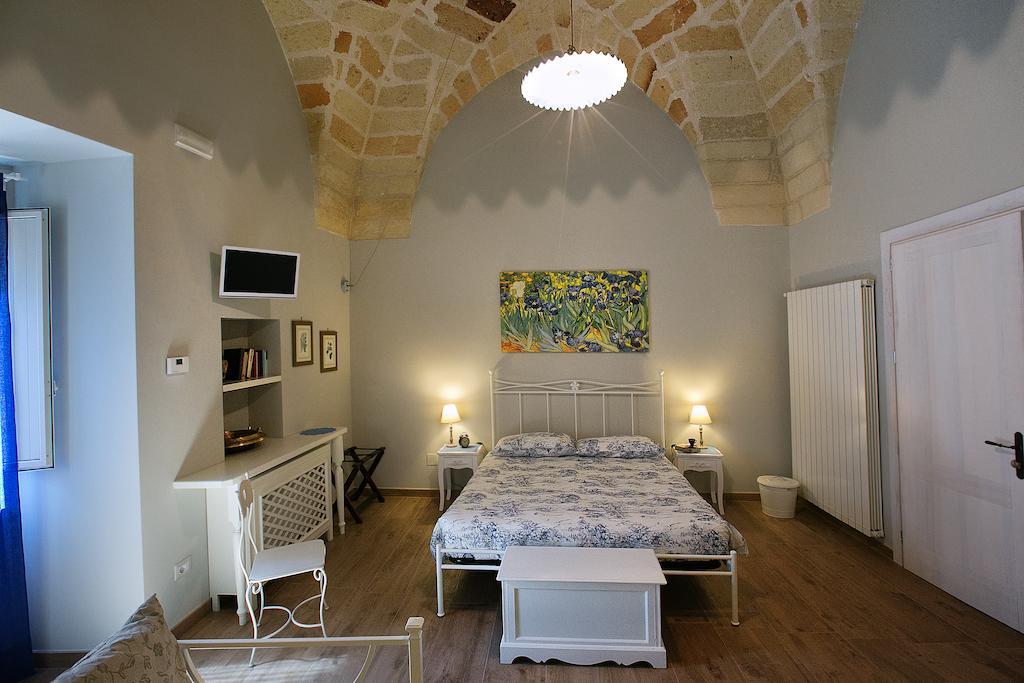 La Casa Di Alessio Bed & Breakfast Лече Стая снимка