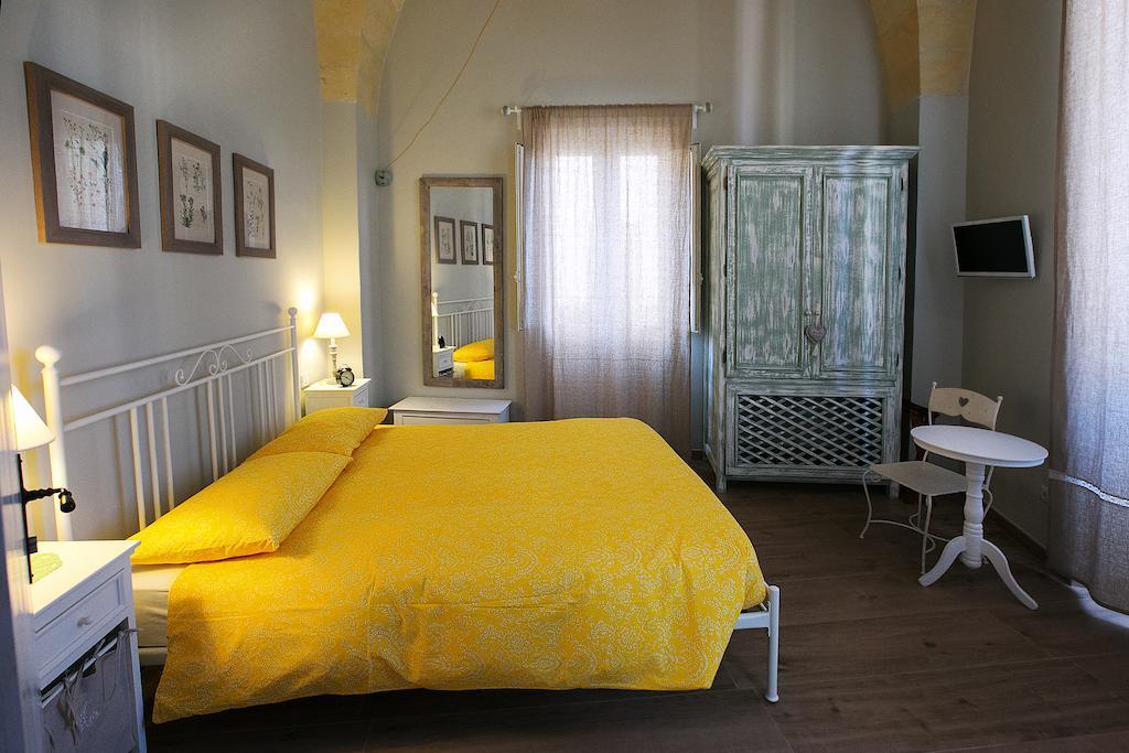 La Casa Di Alessio Bed & Breakfast Лече Стая снимка